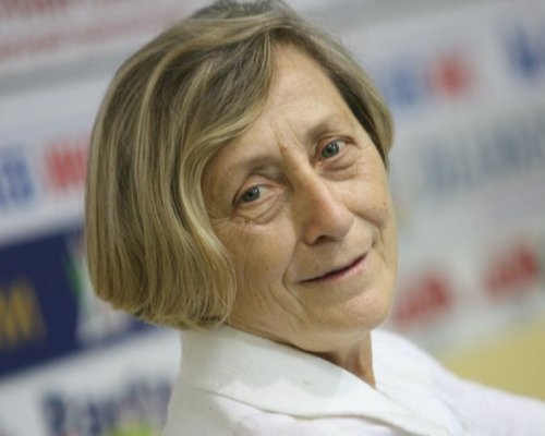 Eдna златна легенда на 78 - честит рожден ден на Нешка Робева!
