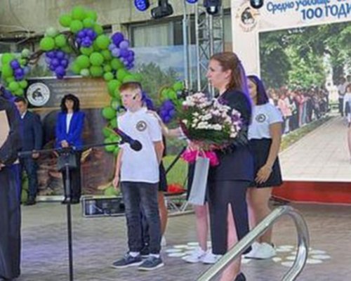 Училището в Кресна чества вековен юбилей