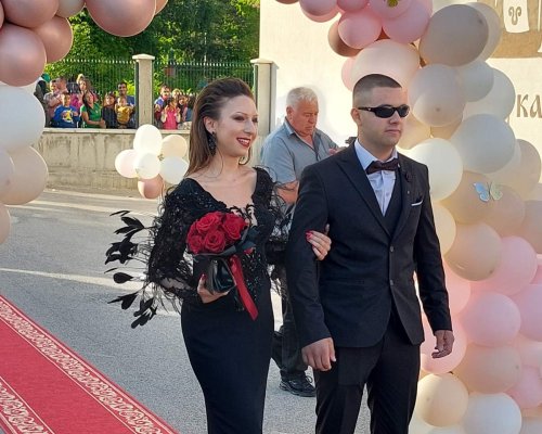 Стотици  аплодираха абитуриентите от випуск 2024 на СУ Св.св. Кирил и Методий в Белица