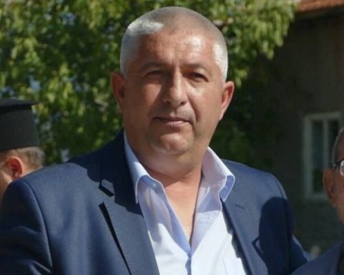Кметът на Кресна: Пожарът в общинска администрация е овладян