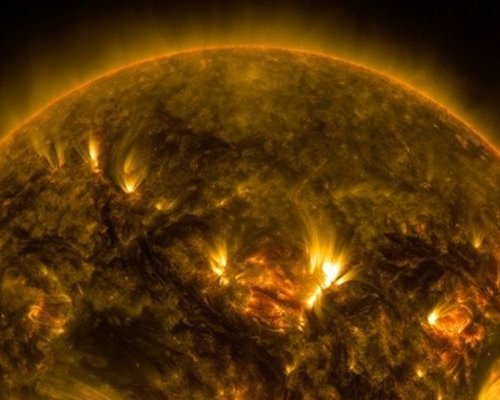 Мощно слънчево изригване удари Земята