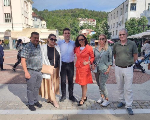 Никола Минчев срещу Европа на две скорости, Ицо Хазарта с план за безплатен образователен лагер за всяко дете