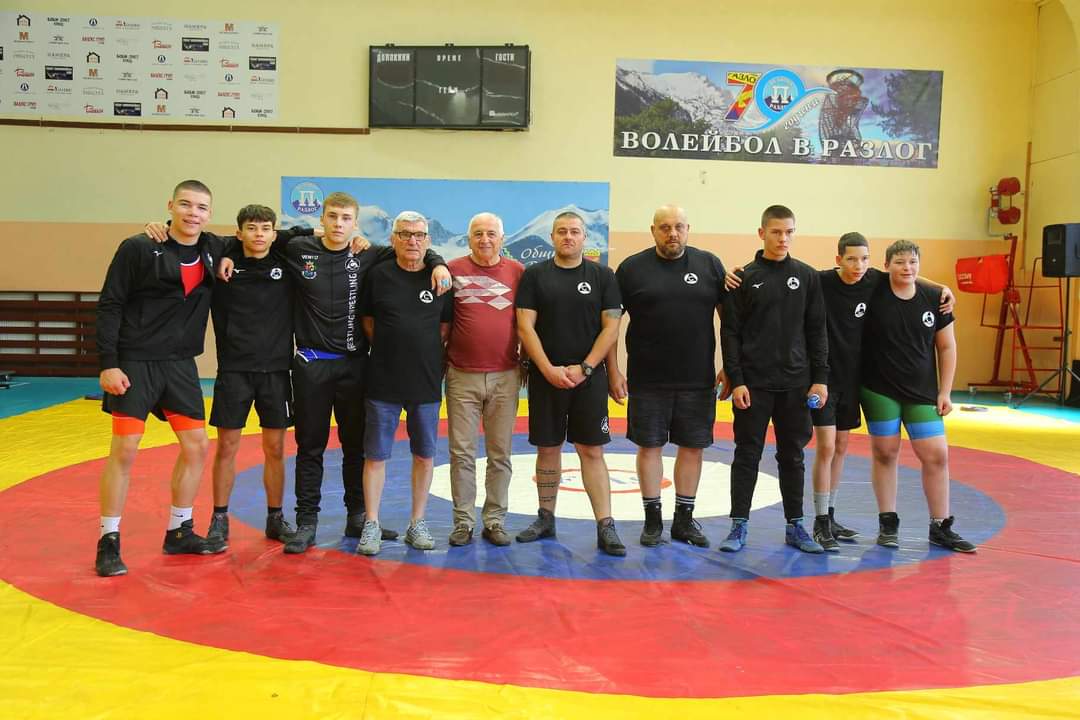 Разлог се срещна с шампионите по борба на България