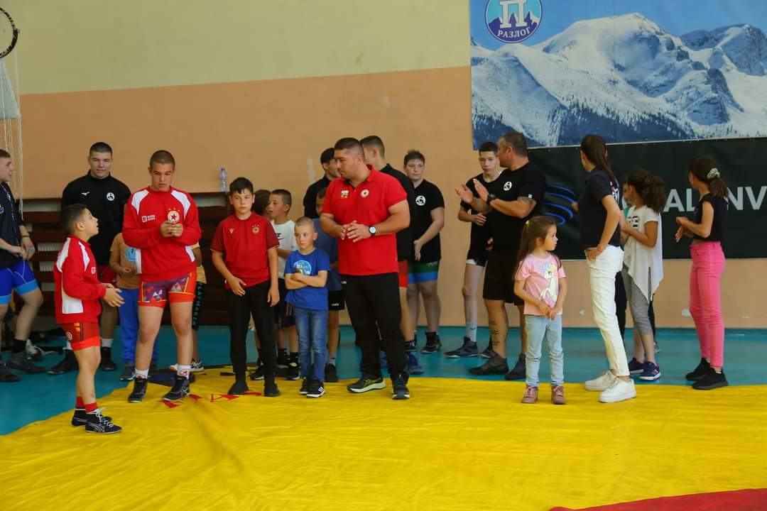 Разлог се срещна с шампионите по борба на България