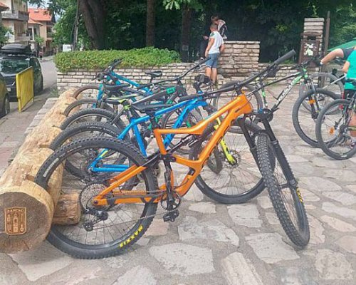 Монтираха стойки за велосипеди на ключови места в Банско