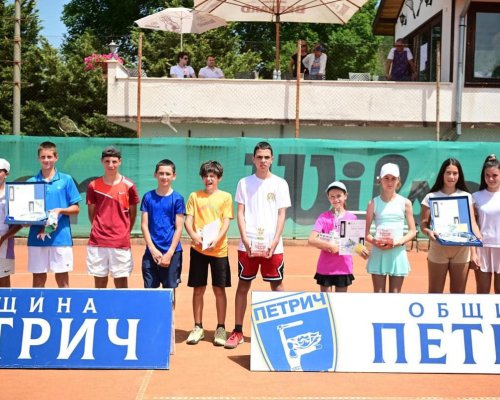 В Петрич се проведе Регионален турнир по тенис на корт за юноши и девойки до 14 г., чийто домакин бе ТК Кан Пресиян