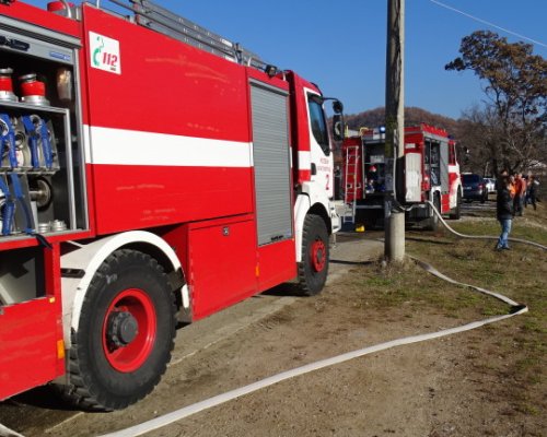 Цех за алуминиева дограма горя в Хаджидимово