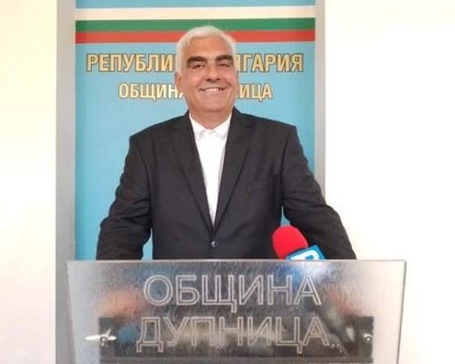 Кметът на Дупница Първан Дангов изпрати сигнал за дискриминация срещу местен зъболекар и активистка