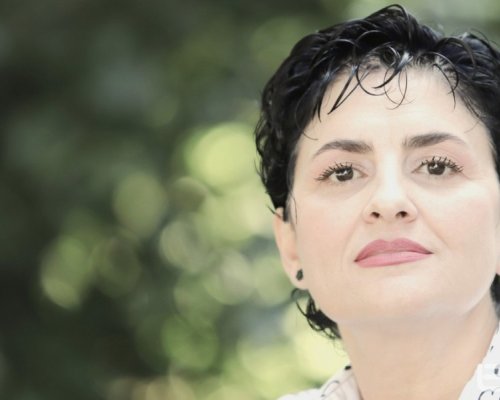 Калина Андролова: Намеренията на Величие напомнят на вдигнатия юмрук на Радев!
