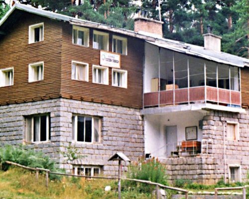 Хижа Попови ливади стана на 60 години