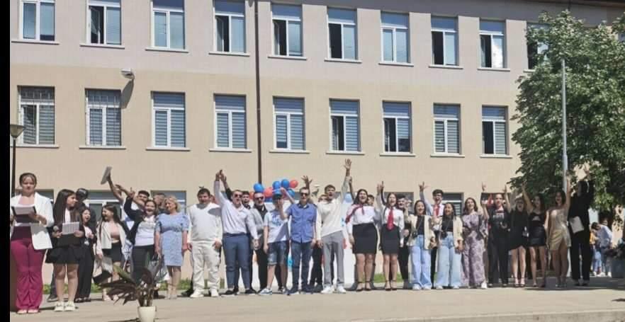 Отлично представяне на дванадесетокласниците от СУ Св. Св. Кирил и Методий град Симитли на двата държавни зрелостни изпита Отлично представяне на дванадесетокласниците от СУ Св. Св. Кирил и Методий град Симитли на двата държавни зрелостни изпита