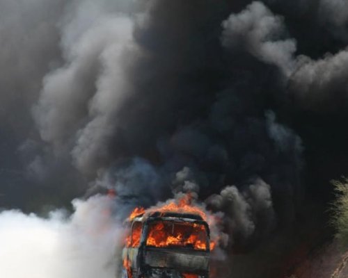 Автобус с пътници се запали в Кресна