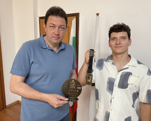 Гордост: Петрич с шампион и в скейтбординга!
