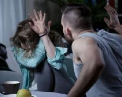 Дивият Югозапад: 18-годишен младеж преби бившата си 15-годишна приятелка