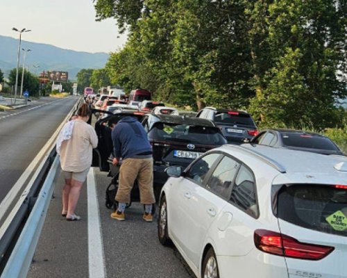 Километрични опашки от автомобили се вият на ГКПП Кулата