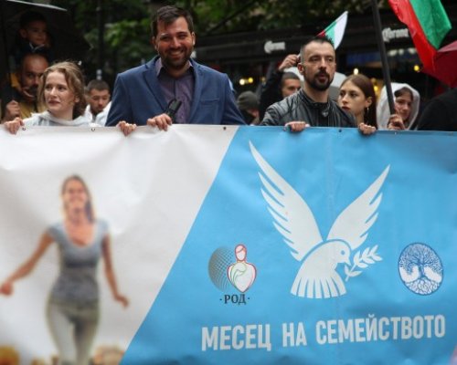 Две шествия, два свята-София Прайд срещу Шествие за семейството