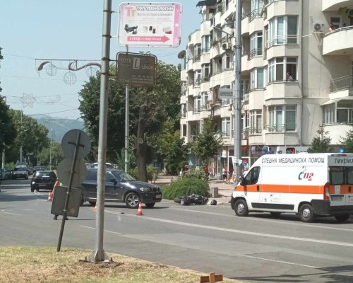 БМВ помете моторист в Благоевград