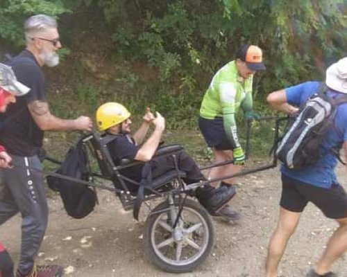 Хора с двигателни увреждания видяха Бистришкия водопад