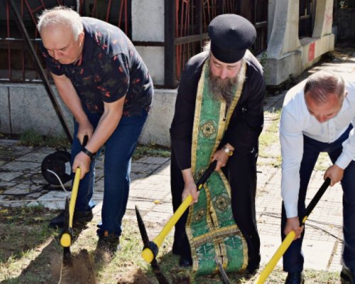 Кметът Ат. Стоянов направи първа копка на Младежки център в Сандански