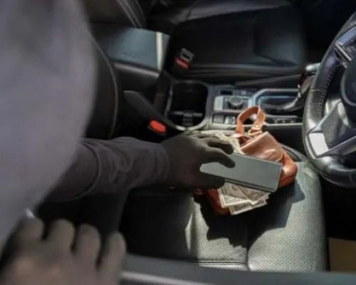 Внимавайте в Гърция: Находчиви крадци обират колите на туристите с иновационно устройство