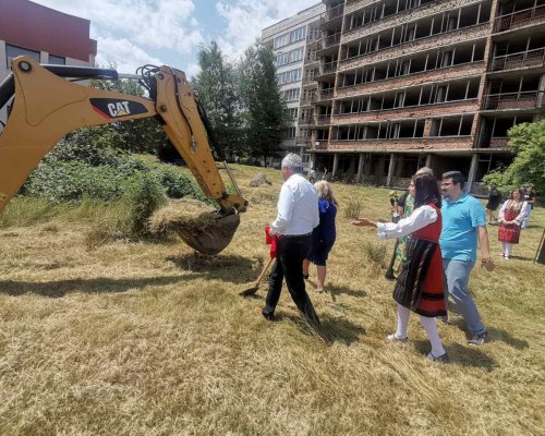 Започна строителството на нова спортна площадка в двора на Професионалната гимназия по транспорт в Разлог