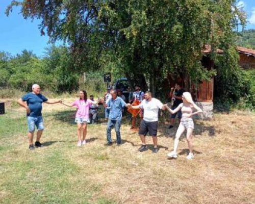В Ракитна почетоха в аванс Света Неделя