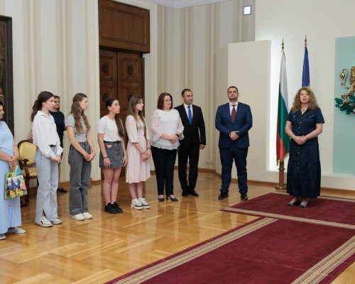ЮЗУ  Неофит Рилски  посрещна украински ученици и учители с български произход