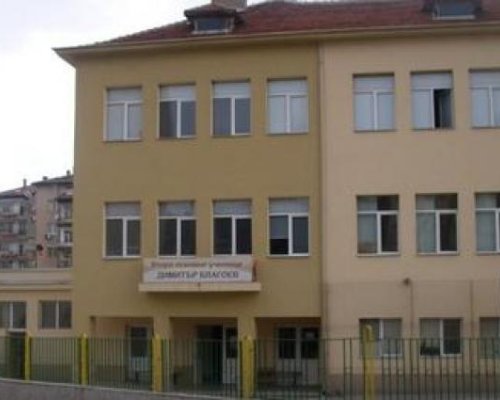 Шампиони в обществените поръчки искат да пристрояват благоевградско училище