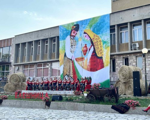 Фолклорна среща  в село Елешница, обедини на една сцена най-добрите участници от изминалите години