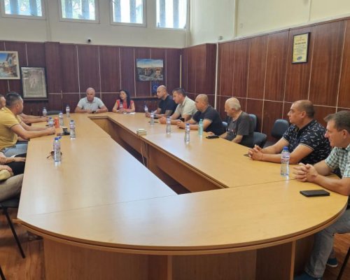 Кметът Апостол Апостолов проведе работна среща с кметовете по населени места относно предприемане на превантивни действия за предотвратяване на пожари на територията на община Симитли