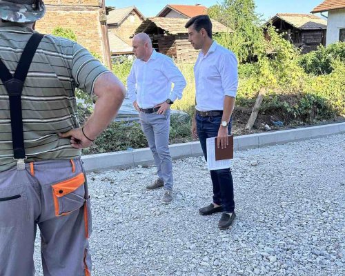 Кметовете на Банско и Добринище инспектираха текущите ремонти на улиците в Добринище