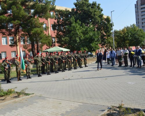 С ритуал по полагане на цветя в Благоевград бяха отбелязани 187 години от рождението на Апостола на свободата
