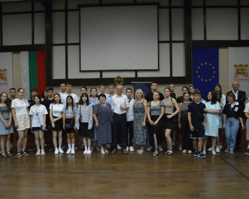 Кметът Байкушев посрещна ученици от Молдова и Украйна пристигнали в Благоевград