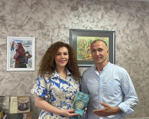 Пламен Златинов, чиято съпруга е от град Разлог, заживява в Разлог и представя своята книга