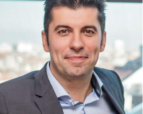 Жителите на село Воден изгониха Петков и Денков: Изчезвайте, екскурзианти такива!