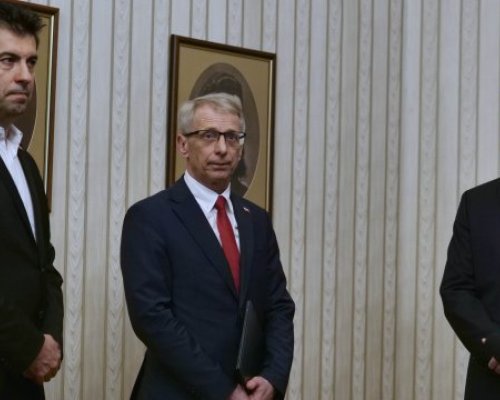 Президентът Радев връчва втория мандат на ПП-ДБ, те го връщат веднага