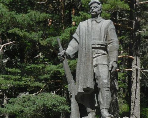 Поклон пред героите от Илинденската епопея