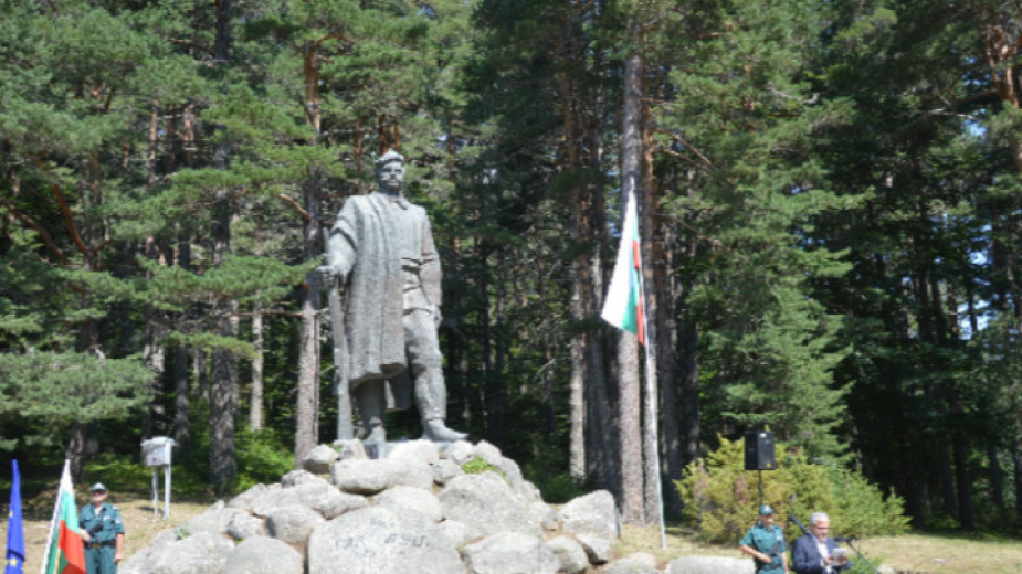 Стотици на събор в село Попови ливади