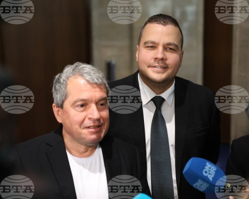 Тошко Йорданов: Има толкова належащи законопроекти и проблеми, а четири парламентарни групи искат парламентът да излезе във ваканция