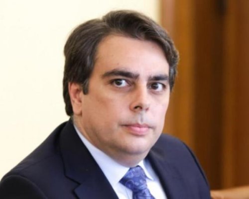 Асен Василев: Делян Пеевски е минало свършено, да праща каквото иска в прокуратурата