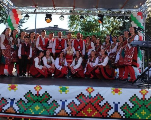 С богата празнична програма, село Долно Драглище отбеляза своя празник