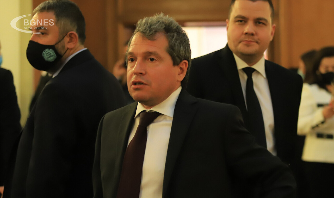 Тошко Йорданов: Българите е крайно време да осъзнаем, че това да гласуваш си има отговорности Тошко Йорданов: Българите е крайно време да осъзнаем, че това да гласуваш си има отговорности