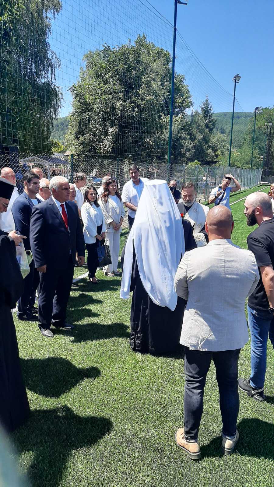 Негово Светейшество Българският патриарх и Софийски митрополит Даниил, президента на БФС Георги Иванов и кмета на Дупница Първан Дангов откриха реновирано футболно игрище