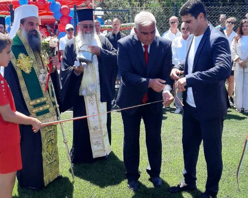 Негово Светейшество Българският патриарх и Софийски митрополит Даниил, президента на БФС Георги Иванов и кмета на Дупница Първан Дангов откриха реновирано футболно игрище