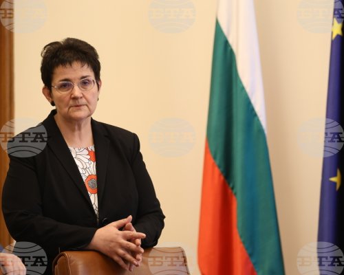 Служебният вицепремиер Людмила Петкова призова Джевдет Чакъров да не залага авторитета на България за постигане на личните си политически амбиции