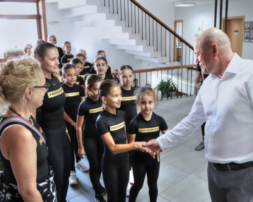 Кметът на Банско поздрави танцов клуб Freedom Dance Studio за настроението което създават с изкуството си