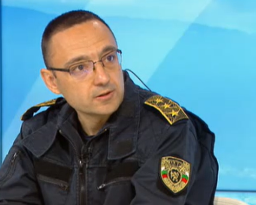 Огнеборец номер 1: Пожарът над село Сенокос продължава да вилнее