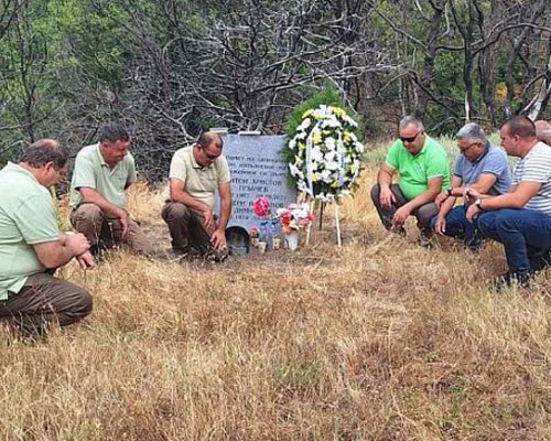 Служители на ЮЗДП почетоха паметта на загиналите си колеги край Петрово