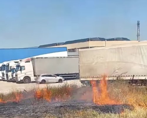 Пожар на покровнишко шосе при склад на ЕКОНТ