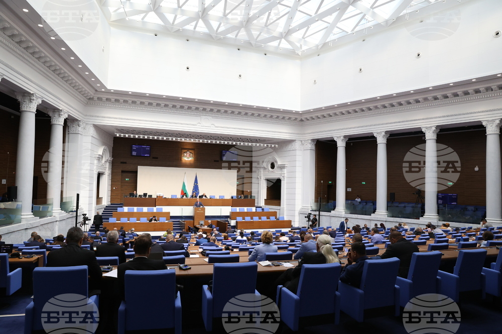 Парламентът ще обсъди проект на решение за задължаване на здравния министър да предприеме действия за осигуряване на медицински сестри и акушерки